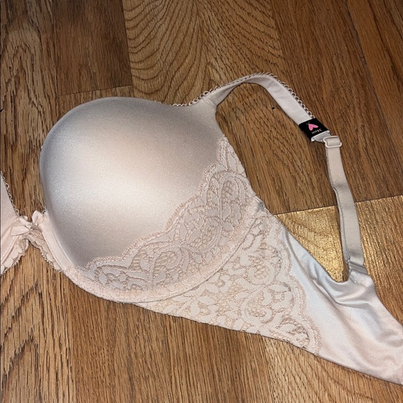Victoria's Secret Cream Lace Push-up Bra 34DD - Picture 3 of 9